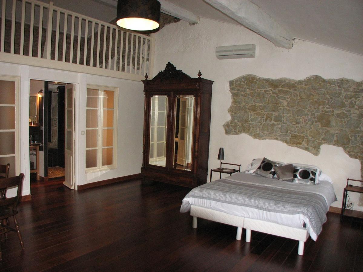 Chambres D'Hotes Domaine Saint-Joly Lasbordes Oda fotoğraf
